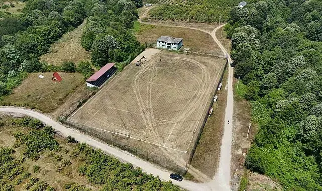 Sakarya'da iki futbol sahası FIFA standartlarında yenileniyor