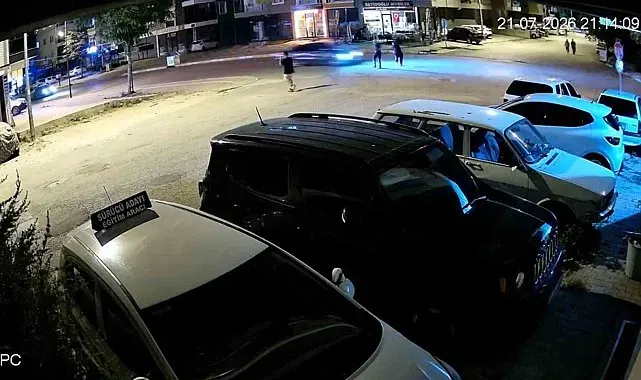 Yolun karşısına geçmeye çalışan kadını hayattan koparan kaza kamerada