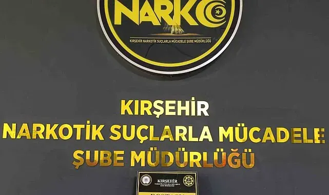 Polisin durdurduğu araçta uyuşturucu hap ele geçirildi