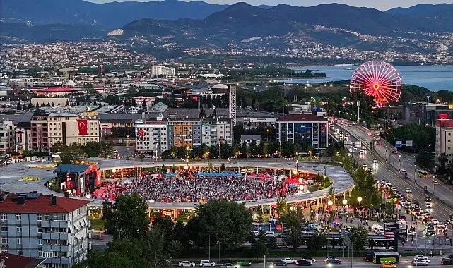 Kocaeli'nin meydanları sosyal hayatın merkezi oldu