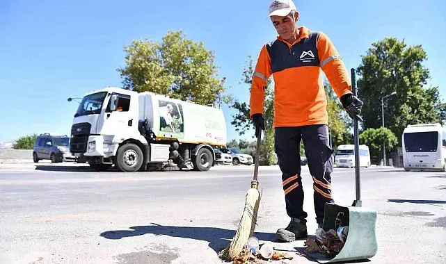 Mersin Büyükşehir Belediyesi temiz bir kent için sahada