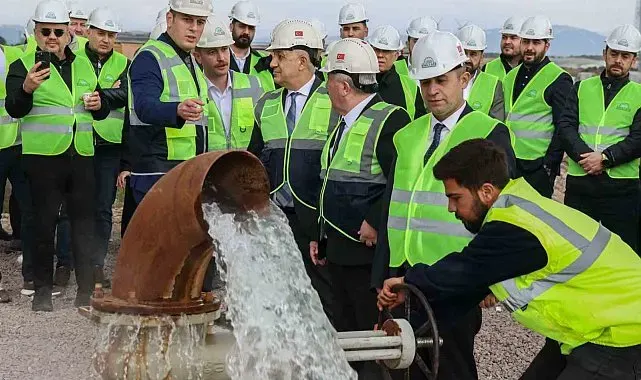 Dikili Jeotermal Isıtmalı Sera Organize Tarım Bölgesi'nde ilk ruhsatlar yatırımcılara teslim edildi