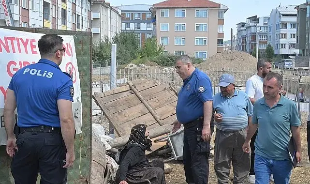 Kütahya'da tahliye gerginliği, 84 yaşındaki kadın ve oğlu ekiplere direndi
