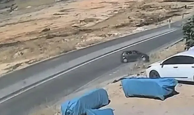 Gaziantep'te kontrolden çıkan araç menfezde ters döndü: Kaza kamerada