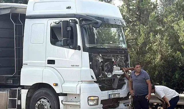 Tır, hafif ticari araca çarptı: 2 ölü, 2 yaralı