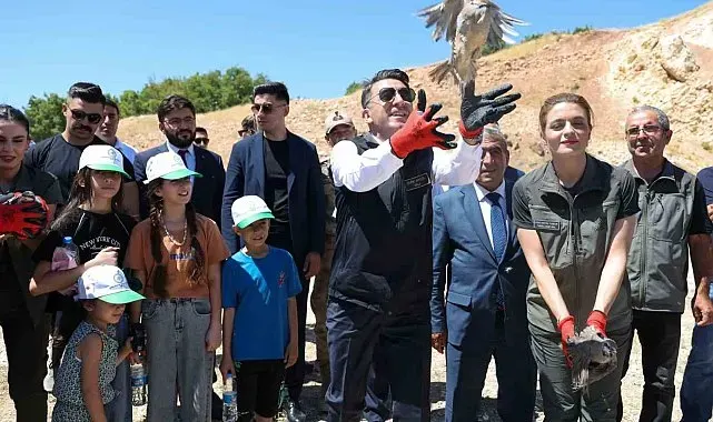 Kenelere karşı mücadele sürüyor: Tunceli'de 500 kınalı keklik doğaya salındı