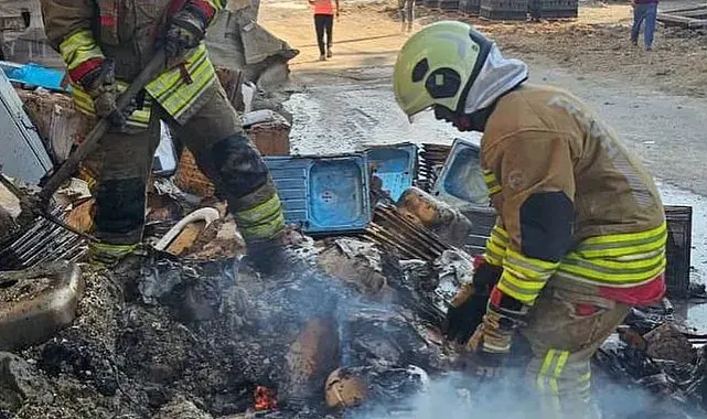 Antakya'da inşaat malzemelerinin bulunduğu alanda yangın çıktı