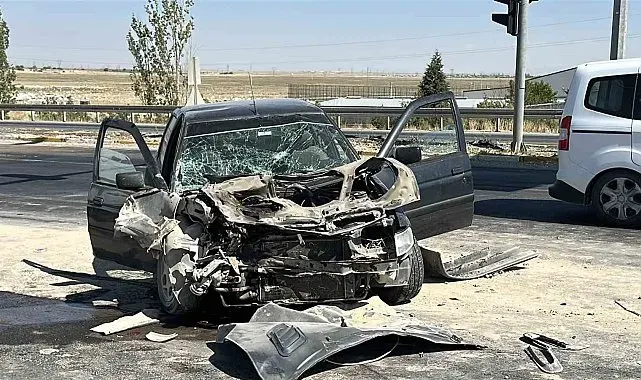 Aksaray'da otomobil vince arkadan çarptı: 3 yaralı
