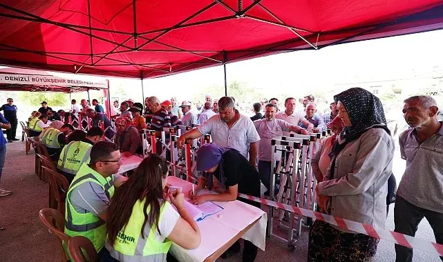 Denizli Büyükşehirin sera naylonu desteğinin ilk dağıtımı Kale'de gerçekleştirildi