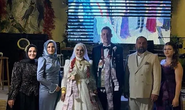 Burhaniye'de kadın muhtarın mutlu günü