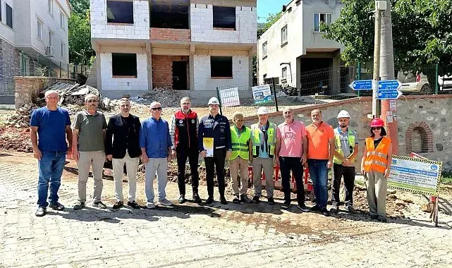 Başkan Erol, Burhaniye Mahallesi'ndeki doğalgaz çalışmalarını yerinde inceledi
