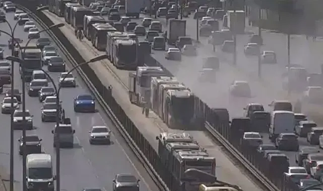 Avcılar'da metrobüste yangın