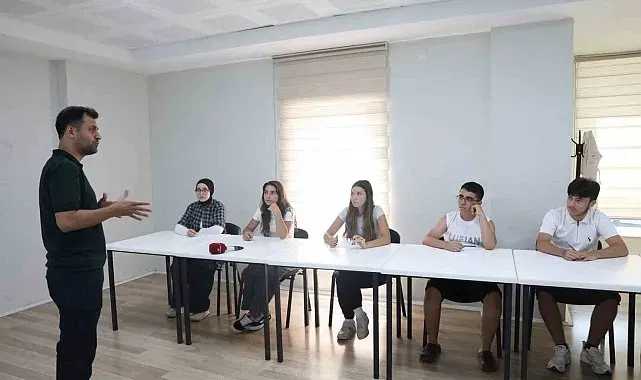 Osmangazi'den gençlerin geleceğine ücretsiz eğitim desteği