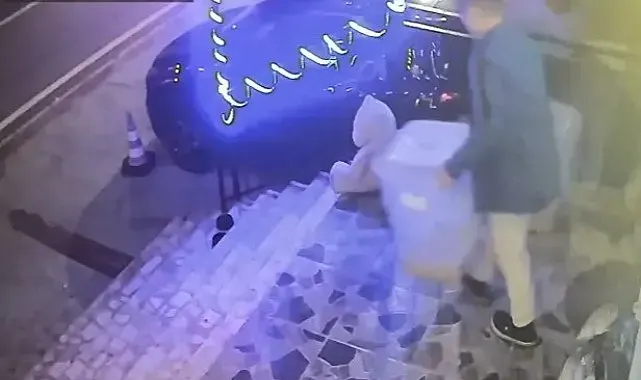 İlginç hırsızlık: Petshop önündeki mama kutusunu çaldı