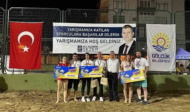 Gölcük'te 304 minik sporcunun plaj voleybolu heyecanı