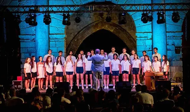 Nilüfer koroları Kıbrıs'ta sahne aldı