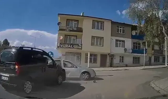 Trafik kazası anbean araç kamerasında