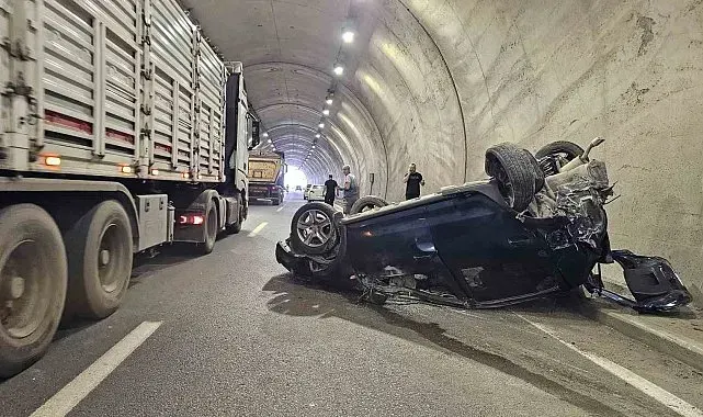 Kontrolden çıkan otomobil tünelde metrelerce takla attı: 2 yaralı