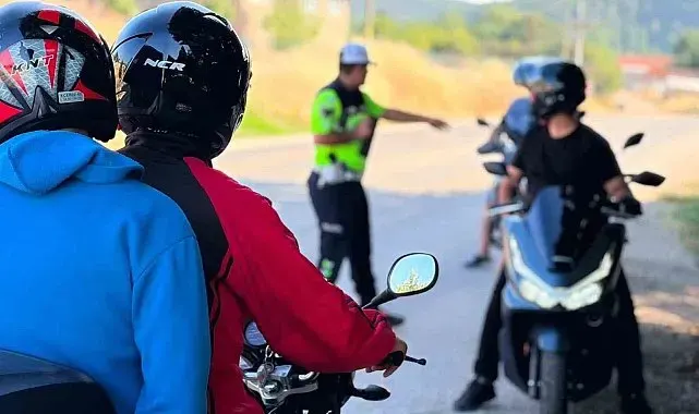 Jandarmadan motosiklet sürücülerine güvenli sürüş eğitimi