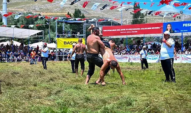 Feslikan Yağlı Pehlivan Güreşleri'ni Başpehlivan Erkan Taş kazandı