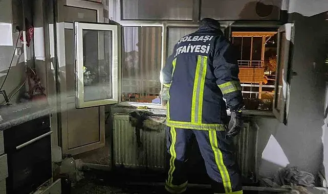 Ev yangınında bir kişi dumandan etkilendi