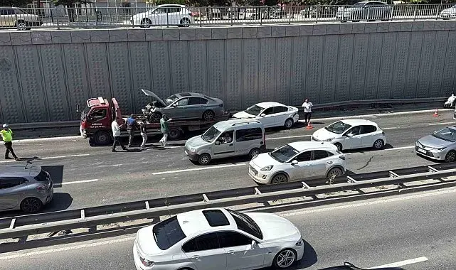 Çevre Yolu'nda 3 aracın karıştığı zincirleme kaza: 2 yaralı