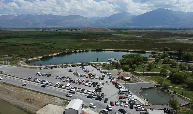 Sıcak havada Erzincanlıların kaçış noktası Ekşisu oldu