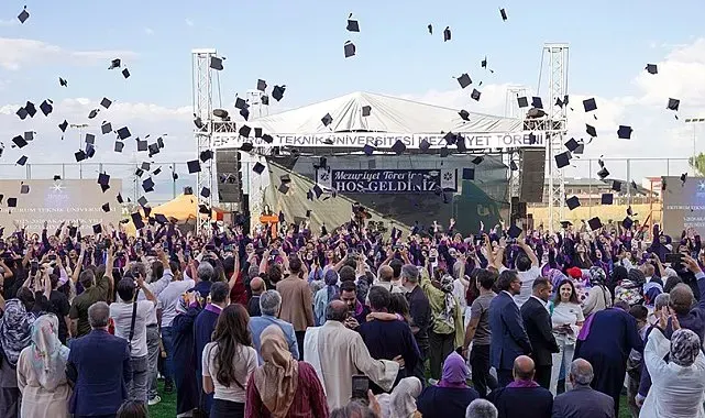ETÜ'de mezuniyet coşkusu