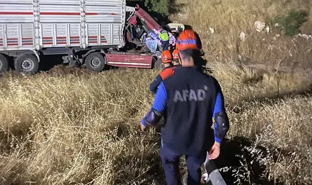 Kahramanmaraş'ta kamyon tıra arkadan çarptı: 1 yaralı