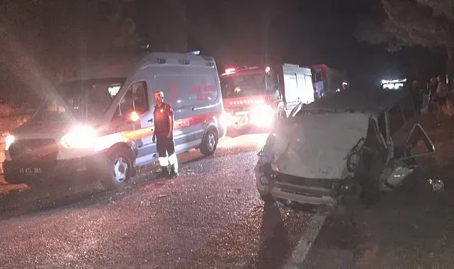 Manisa'da otomobil ile traktör çarpıştı: 2'si ağır 4 yaralı