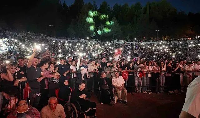 Gediz Tarhana Festivalinde Cengiz Kurtoğlu coşkusu