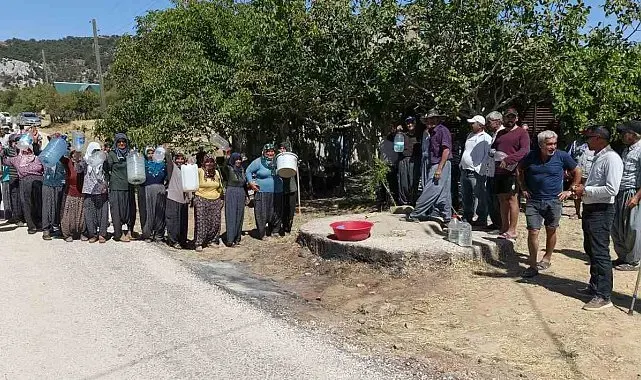 Mersin Silifke'de su sıkıntısı: Bidonlarla su taşıyan köylüler destek istedi