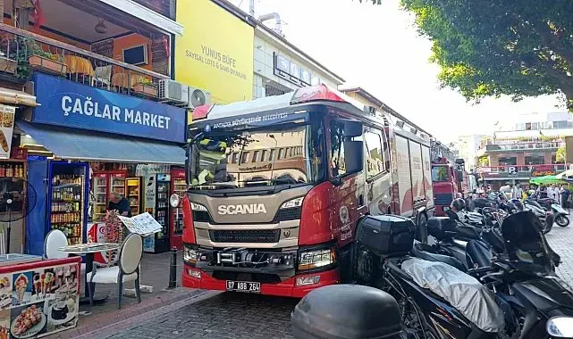 Alanya'da restoran bacasında çıkan duman paniğe neden oldu