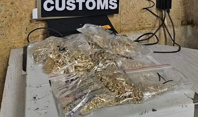 Beyan edilmeyen 395,49 gram altın takılar gümrüğe takıldı