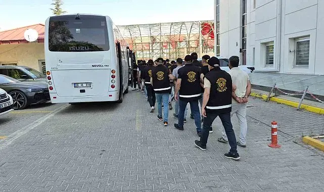 Eskişehir'de polisin de yaralandığı kavga ile ilgili 18 şüpheli adliyeye sevk edildi