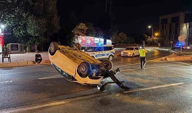 Takla atan otomobil sürücüsü olay yerinden kaçtı