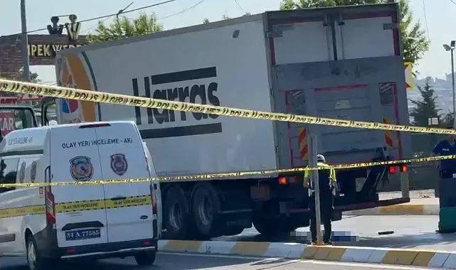 Küçükçekmece'de yolun karşısına geçerken kamyonun çarptığı kadın hayatını kaybetti