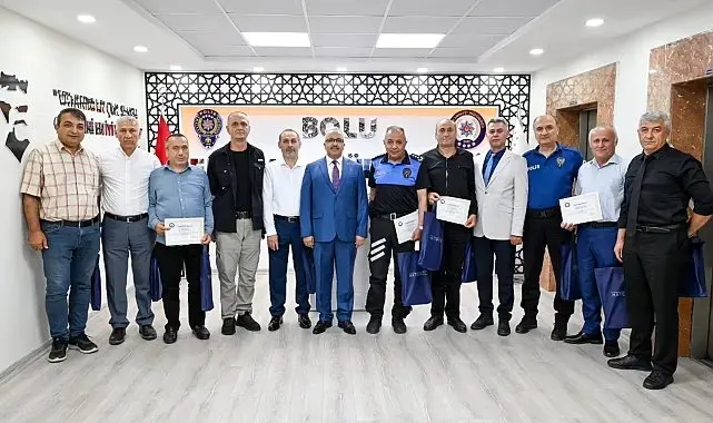 Bolu'da emekliye ayrılan polislere teşekkür belgesi