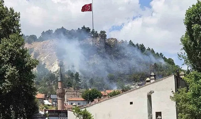 Kütahya Hisar Kalesi'nde yangın paniği