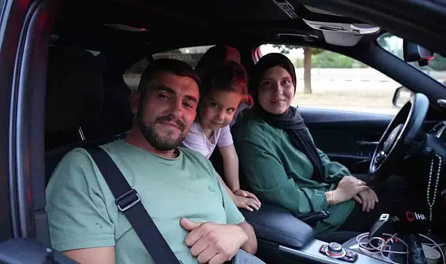 Bayrak ve ezan hasretiyle yola çıkan gurbetçilerin Kapıkule'den yurda girişleri sürüyor