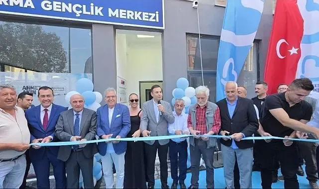 Bandırma'da gençlik merkezi hizmete açıldı