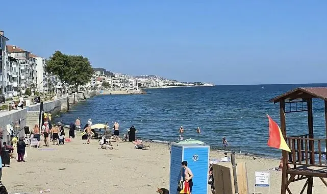 Denizde yüzüstü hareketsiz halde bulunan kişi, kaldırıldığı hastanede hayatını kaybetti