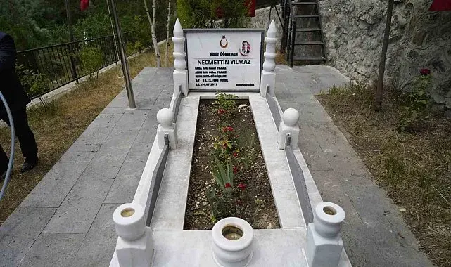 Şehit öğretmen Necmettin Yılmaz şehadetinin 9. yılında kabri başında anıldı