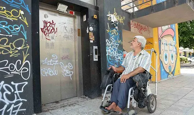Adana'da milyonluk üst geçitler çürümeye terk edildi