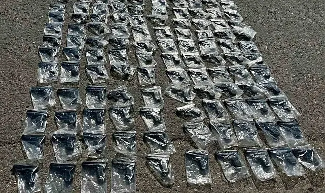 Tuzla'da durdurulan otobüsten cephanelik çıktı: 120 silah ele geçirildi