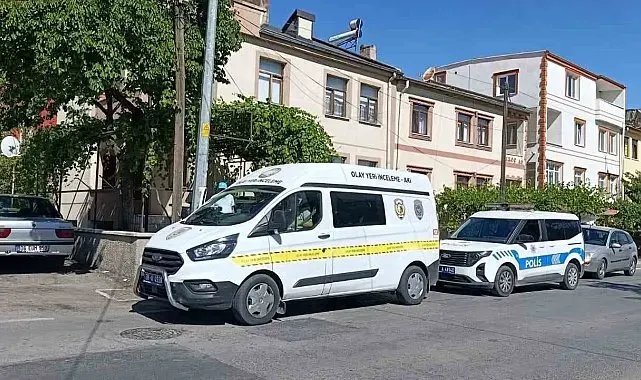 Göğsünden bıçaklanan genç yaralandı