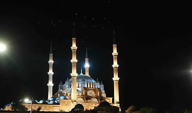 Selimiye Camii'nden yükselen selalar 15 Temmuz şehitleri için okundu
