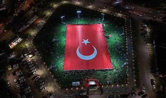 Kayseri'de dünyanın en büyük Türk bayrağı açıldı