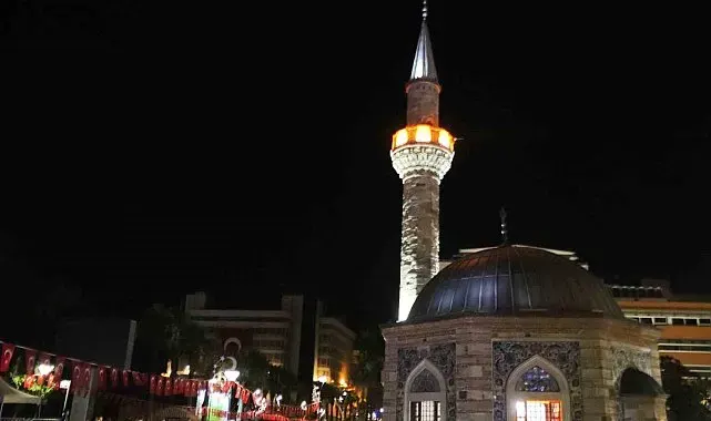 İzmir'de tüm camilerden aynı anda sela sesi yükseldi