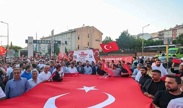 Arnavutköy'de 15 Temmuz'un 10'uncu yılı dolayısıyla yürüyüş korteji düzenlendi